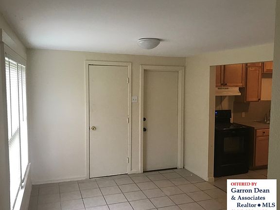 3rd image of 2909 Charles Dr