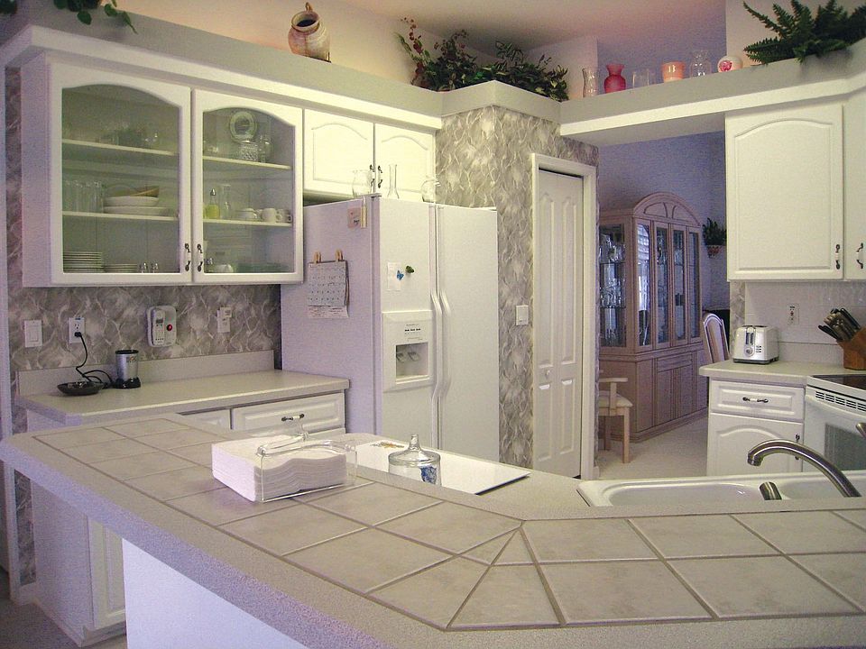 Kitchen - partial view