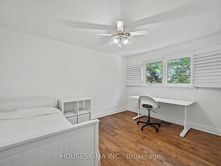 444 Withnell Cres — Photo 17