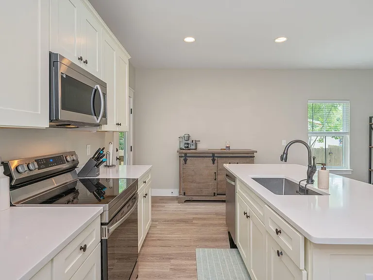 3168 Maple St — Photo 3