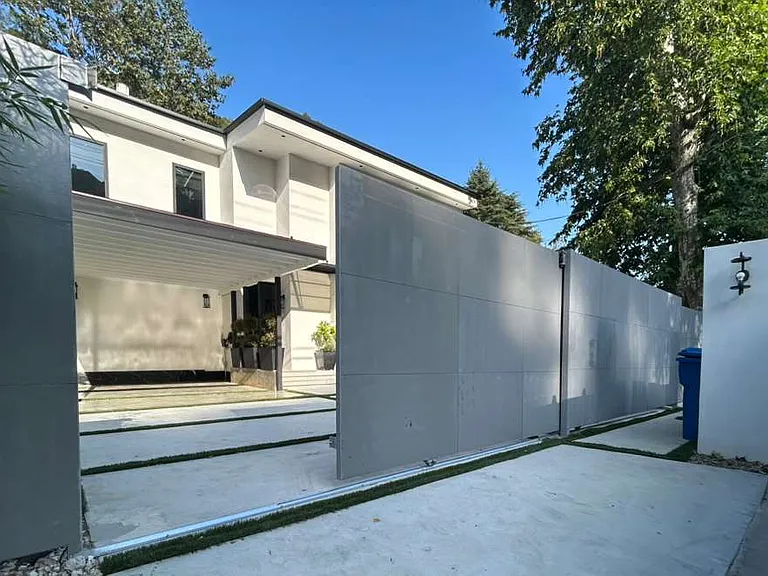 1734 N Beverly Glen Blvd — Photo 3