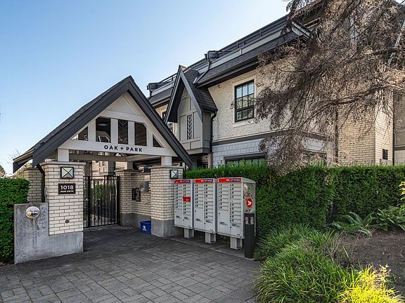 3rd image of 1038 Park Dr