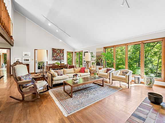 4th image of 1541 Clay Lick Rd