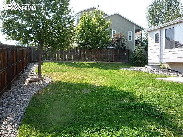 3 bed, 2238 sqft, $2,500 — Photo 2