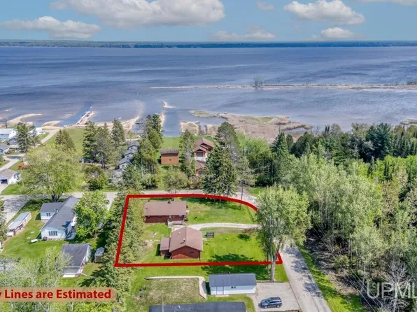 9161 Wahl R55 Ave, Gladstone, MI 49837