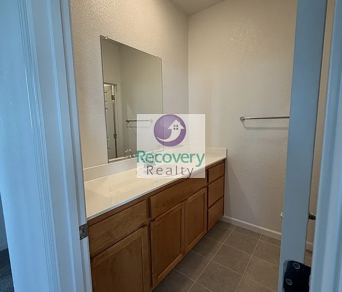 621 Tower Ct — Photo 11