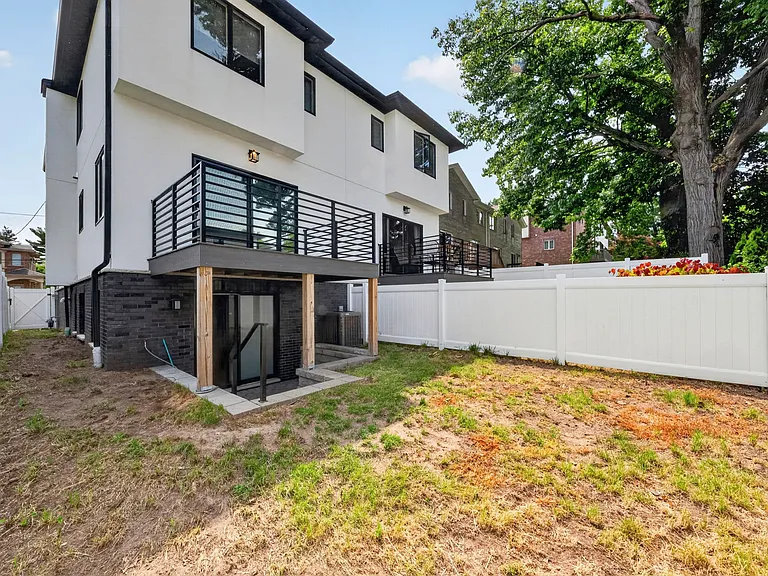 211B Slocum Way — Photo 36