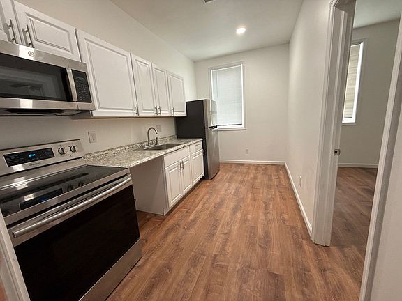 3rd image of 318 N Paca St #9