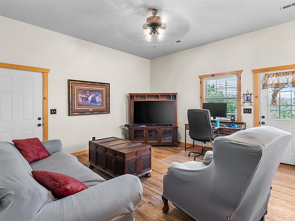 5th image of 760 Red Fern Ln
