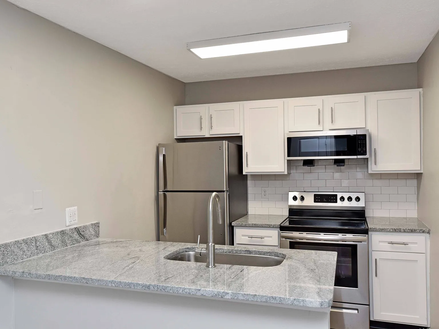 Amalie Apartment Homes — Photo 3