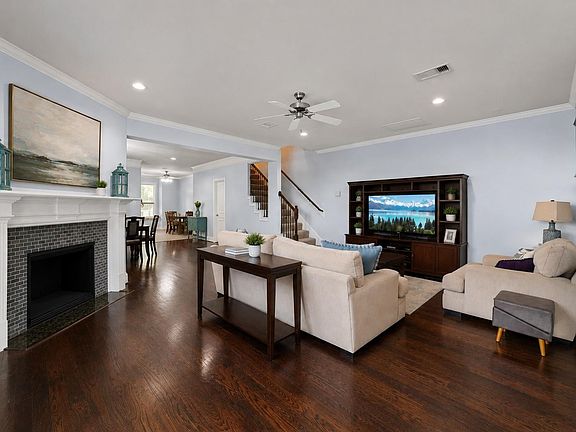 5th image of 240 W 26th St