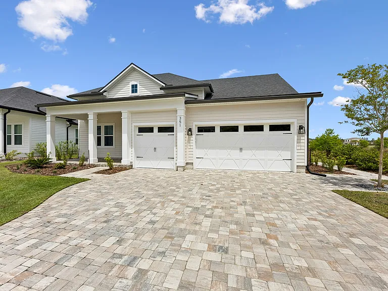 351 Sawgrass Dr — Photo 2