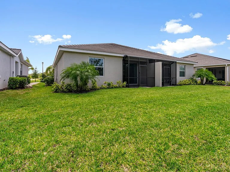 4264 Lemongrass Dr — Photo 18