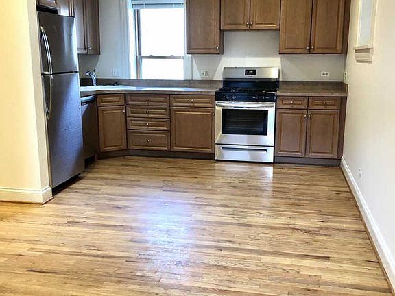3rd image of 2537 W Iowa St Floor 2