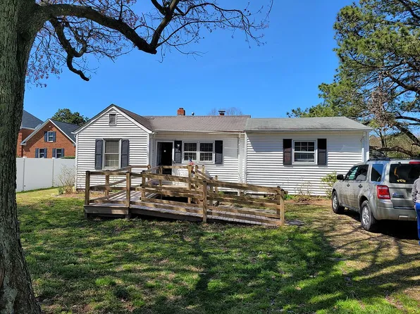 49 Rens Rd, Poquoson, VA 23662