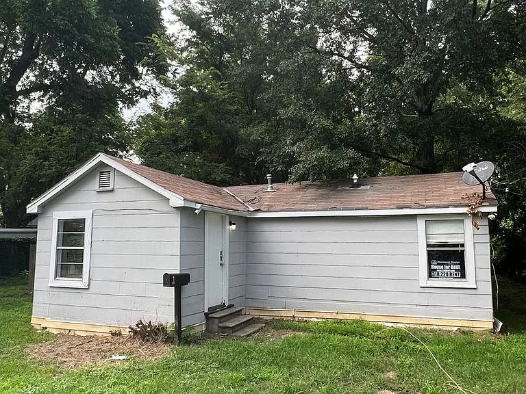 2201 Naples St — Photo 2