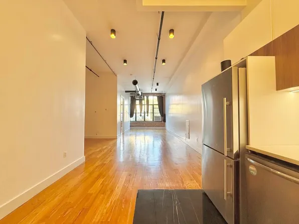 255 Mc Kibbin Street image 2 of 9