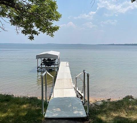 2nd image of 812 Lake Shore Dr