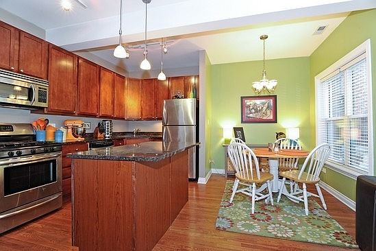 5th image of 1465 W Winnemac Ave APT 1W