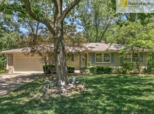 7411 NW Lake Rd, Kansas City, MO 64151