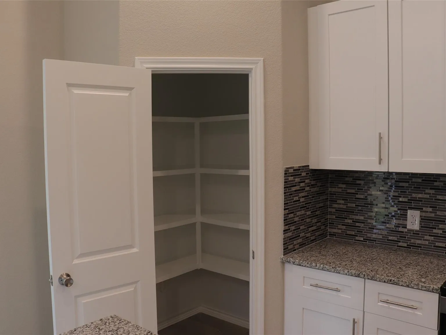 3 bed, 2.0 bath, 1000 sqft, $1,450 — Photo 4
