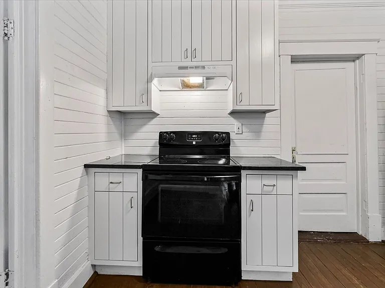 762 E Waldburg St — Photo 12