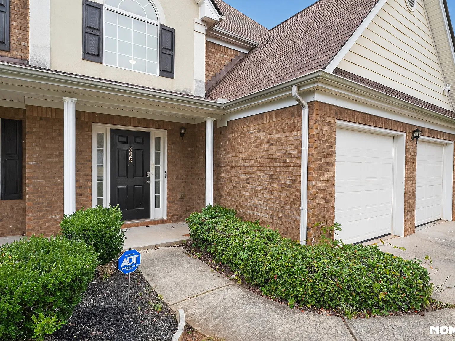 4 bed, 2.5 bath, 3381 sqft, $2,500 — Photo 4