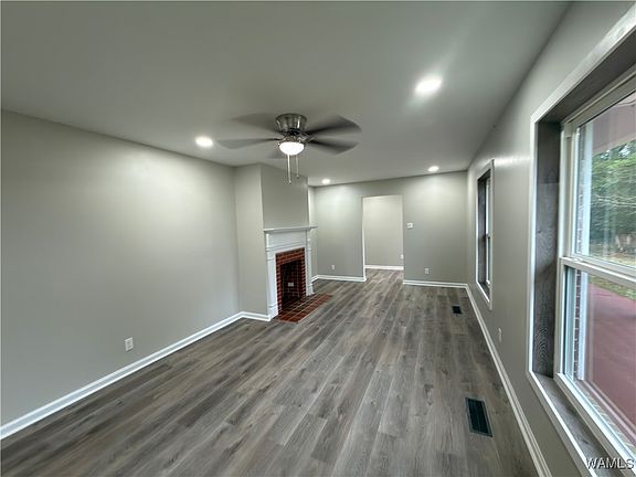 4th image of 105 N Mobile St