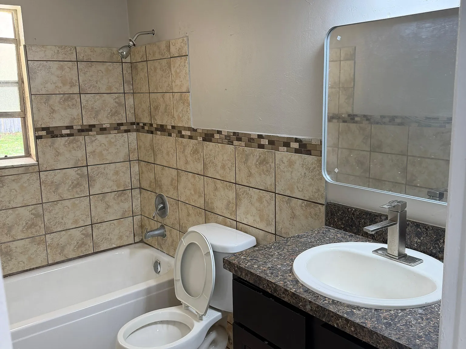 2 bed, 680 sqft, $1,560 — Photo 3