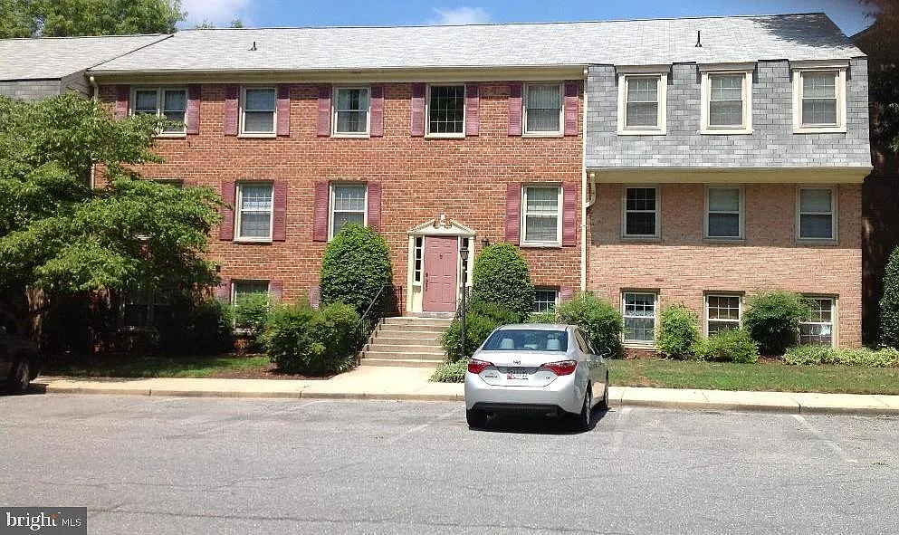 2 bed, 1105 sqft, $1,999 — Photo 2