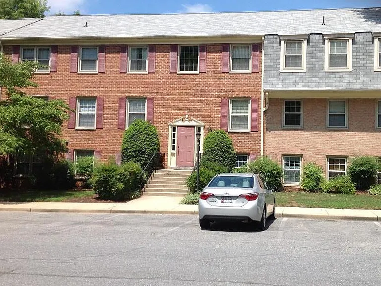 6032 Westchester Park Dr #302 — Photo 2