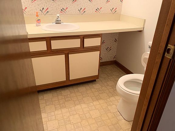 5th image of 8232 Honeysuckle Dr