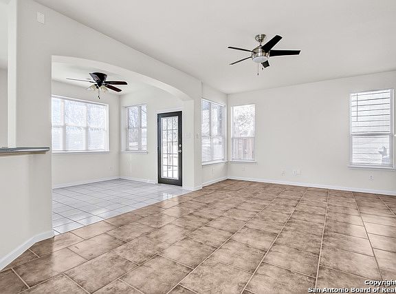 4th image of 8 Dunthorte Ln