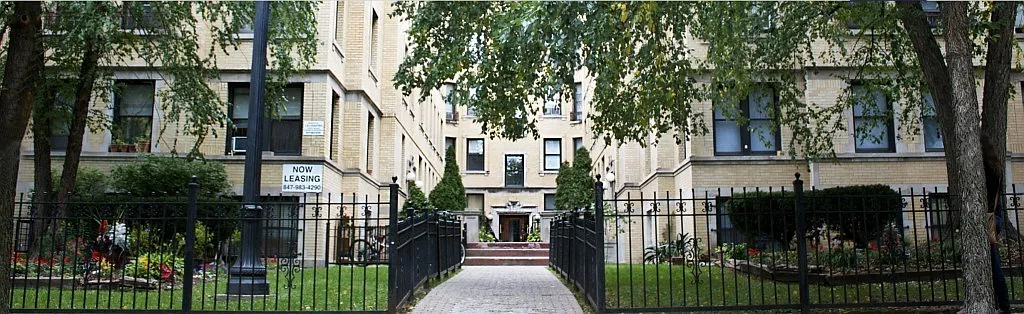 4600 Beacon — Photo 1