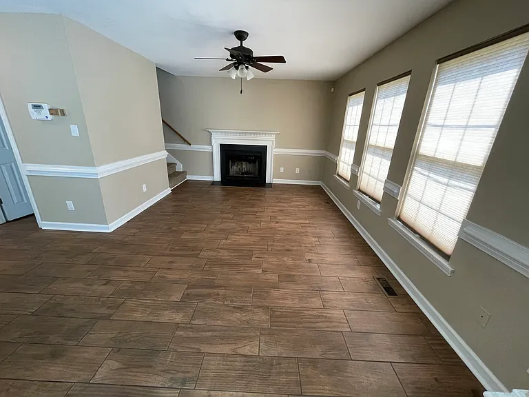 219 Yorkshire Dr — Photo 14