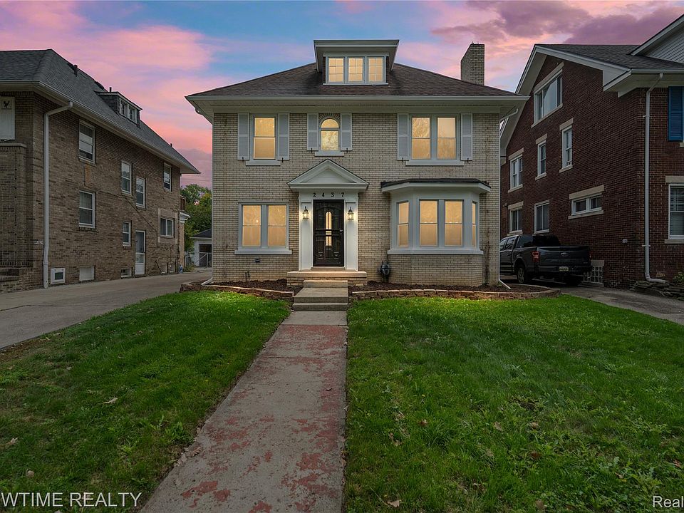 1st image of 2437 Longfellow St