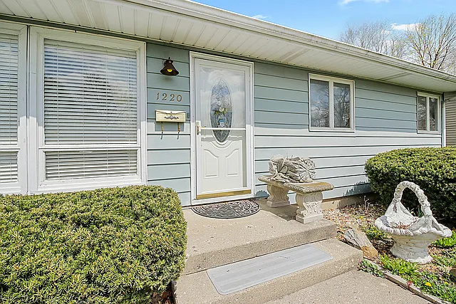 1220 Paula Dr photo 1