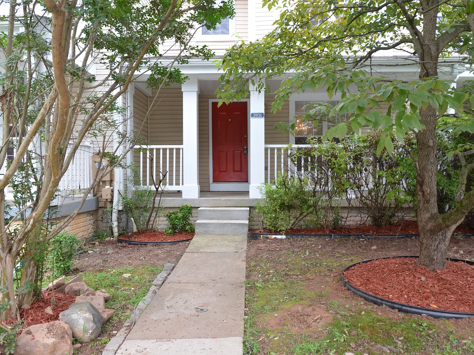 4 bed, 3.5 bath, 2100 sqft, $2,700 — Photo 1