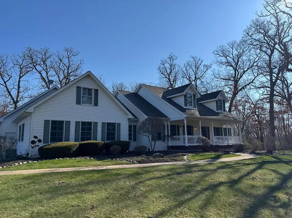 9562 Lawrenceville Rd, Garden Prairie, IL 61038