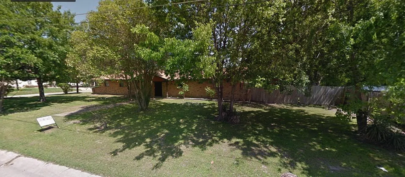 6 bed, 2556 sqft, $2,995 — Photo 3
