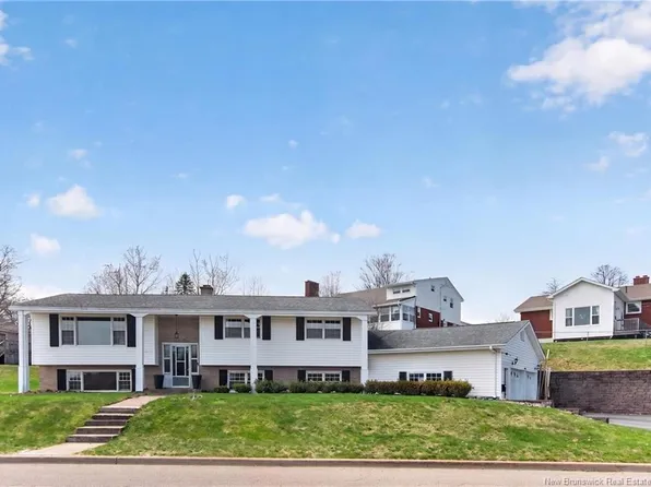 216 Westmount Blvd, Moncton, NB E1E 1V4