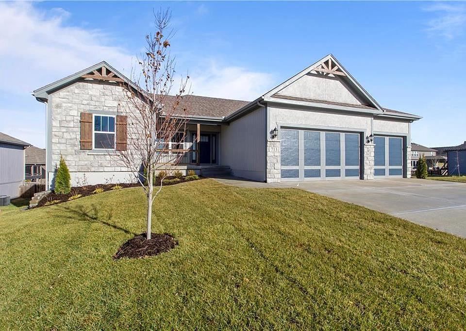 1st image of 713 SE Sparrow Ct