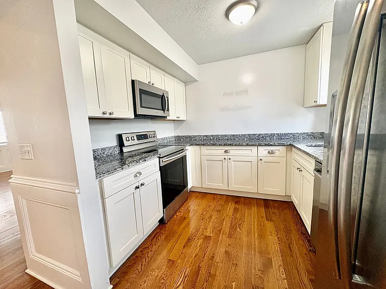 4420 Jarboe St — Photo 7