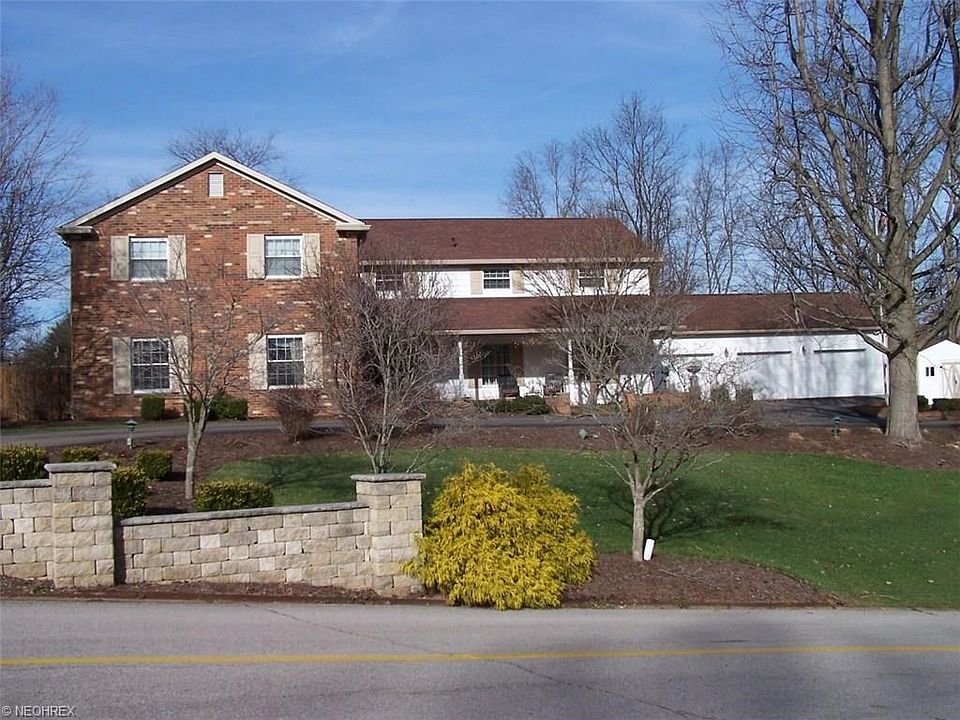 1st image of 141 N Hills Dr