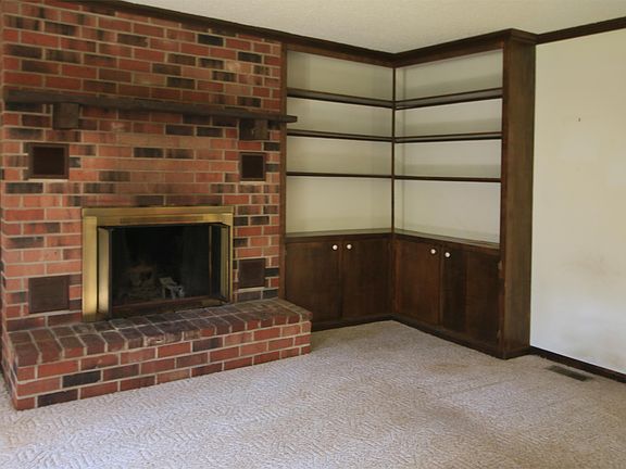 4th image of 410 Bluff View Dr