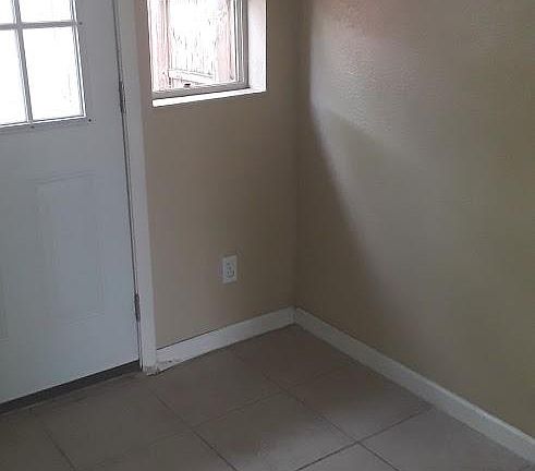 4th image of 3638 E Monte Vista Dr