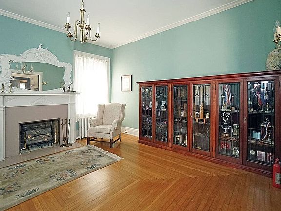5th image of 3567 Shaw Ave