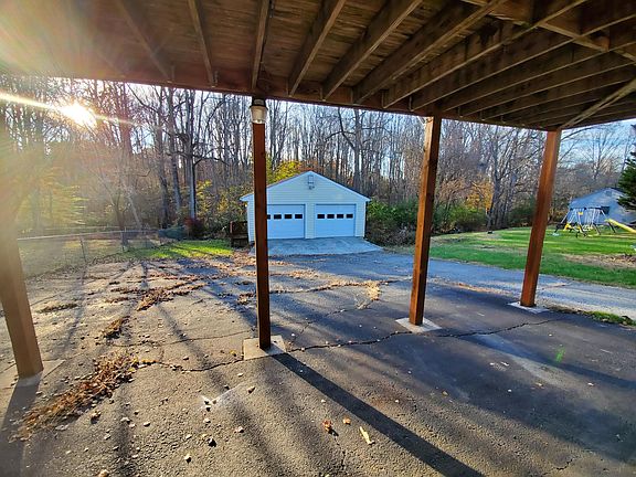 3rd image of 801 Mohawk Dr