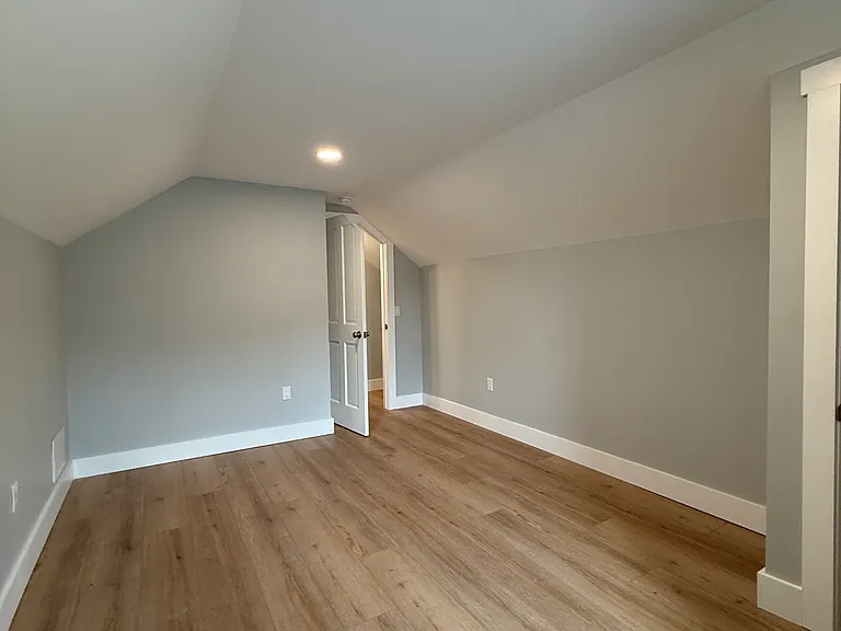 23 1/2 E Washington Ave — Photo 30