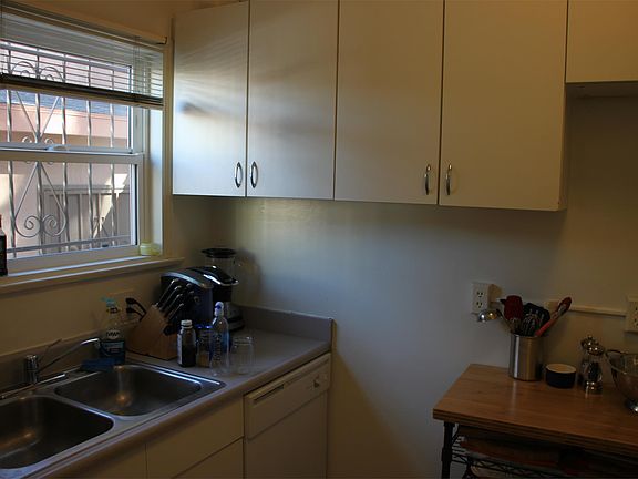 4th image of 715 W 30th St #4
